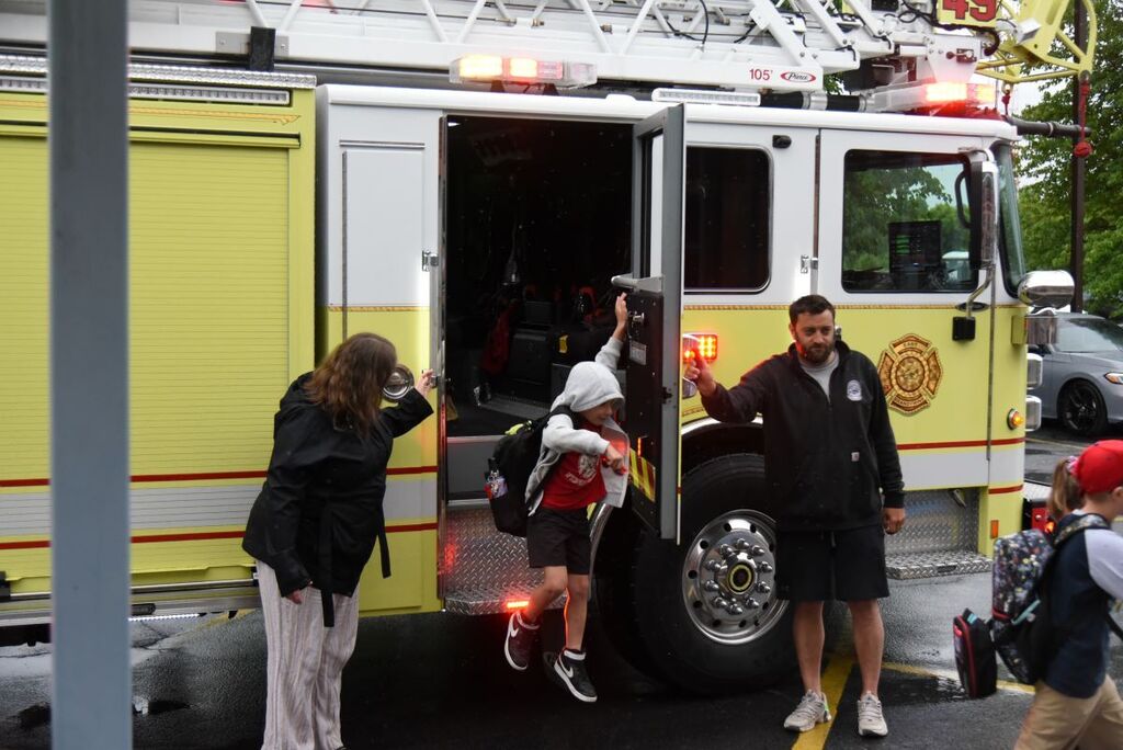 Students getting off of the fire truck at Reeceville Elementary #4