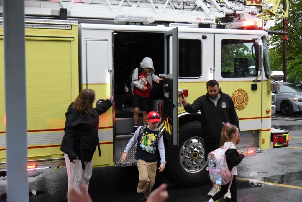 Students getting off of the fire truck at Reeceville Elementary #3