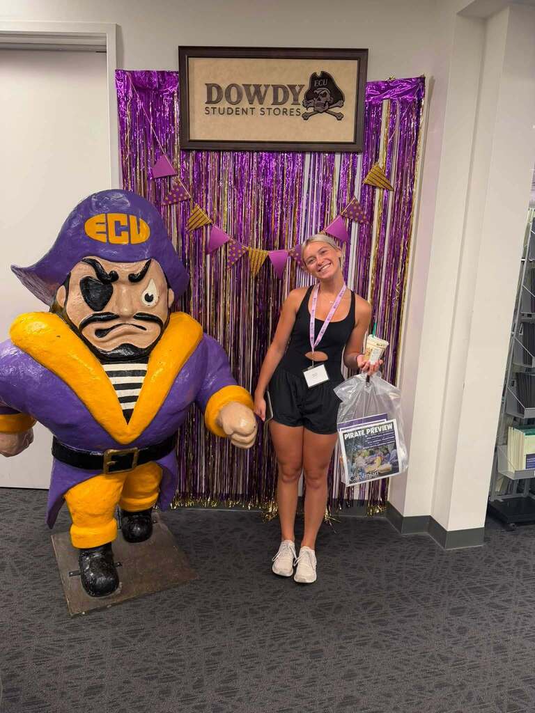 Alexa Shumate ECU Freshman Orientation Pic #1