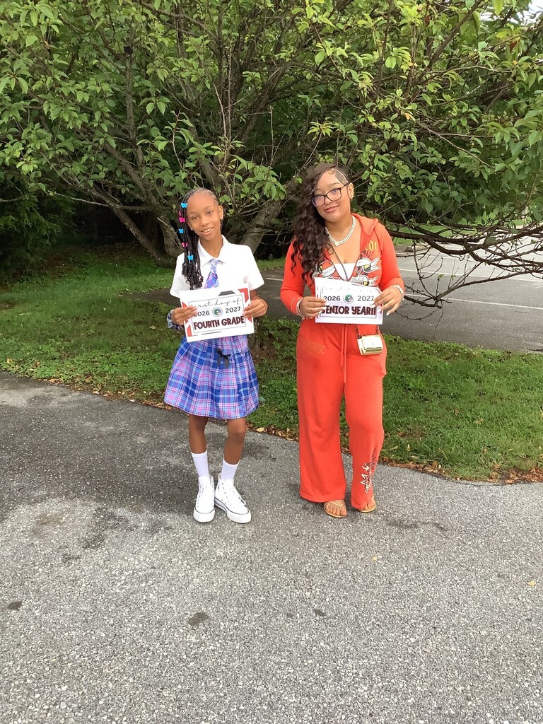 First Day 2026: Ava and Sierra DeJesus