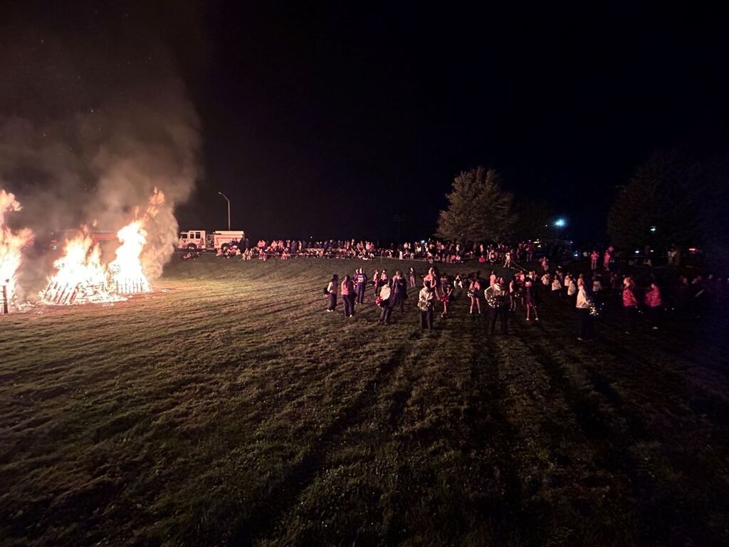 Homecoming bonfire on Wednesday, October 7, pic#2