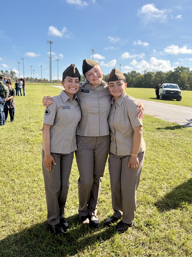 Fatima Gonzalez-Alpizar with fellow cadets pic#1