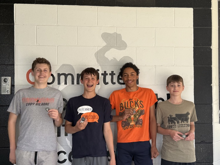 Congratulations to our JH boys 4 by 800 m relay team who beat the junior high record running 11:17. From left to right: Gunner, Carson, Henry, and Tanner.