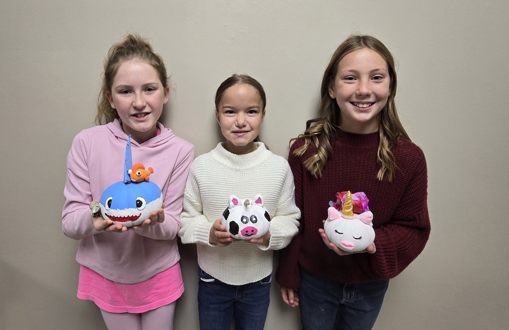 5th/6th grade winners (l to r): Taycee Adamson 2nd, Bryan Wobig 3rd, Brekyn Ford 1st