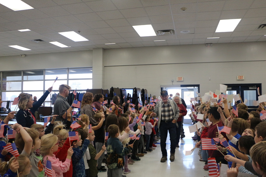 Veteran's welcome by elementary students