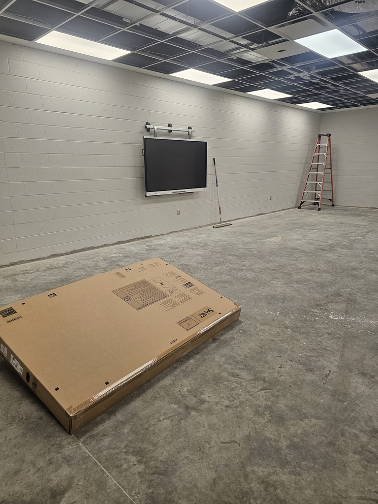 TV/monitor in the shop classroom 