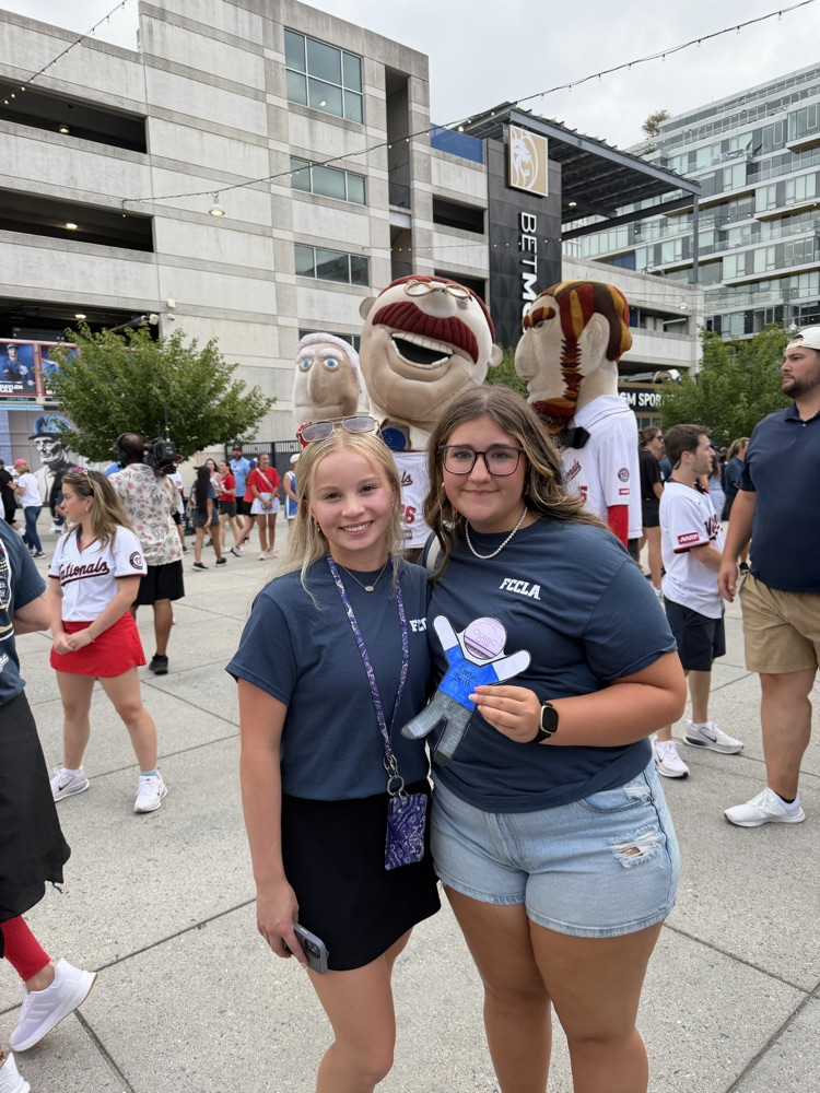 Madison Paxson and Kaylan Poe at Fccla nationals 1
