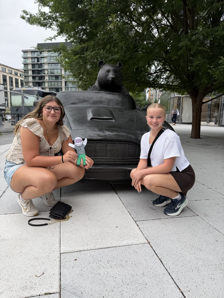 Madison Paxson and Kaylan Poe at Fccla nationals 2