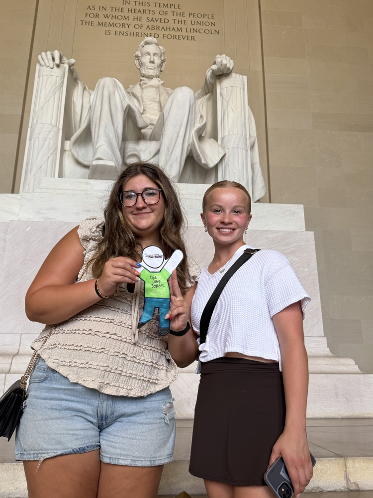 Madison Paxson and Kaylan Poe at Fccla nationals 6