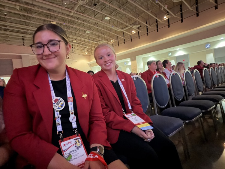 Students attending the adviser recognition session