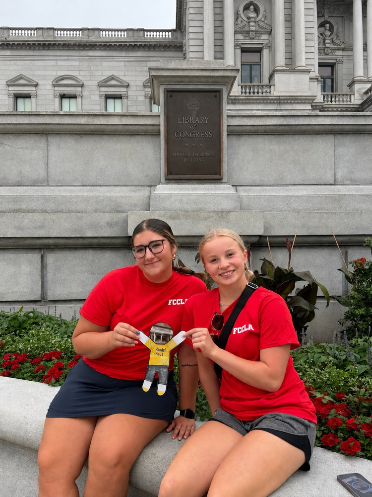 Students posing at Handel haus