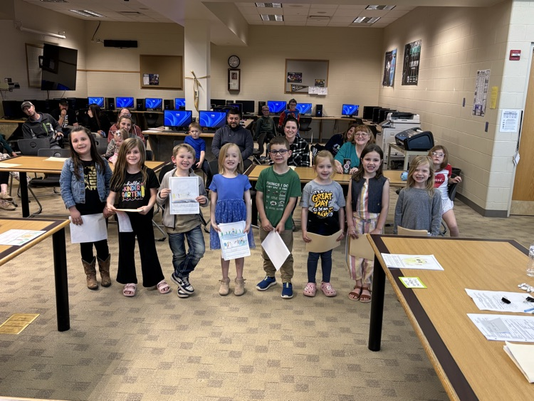 kindergartners read to board