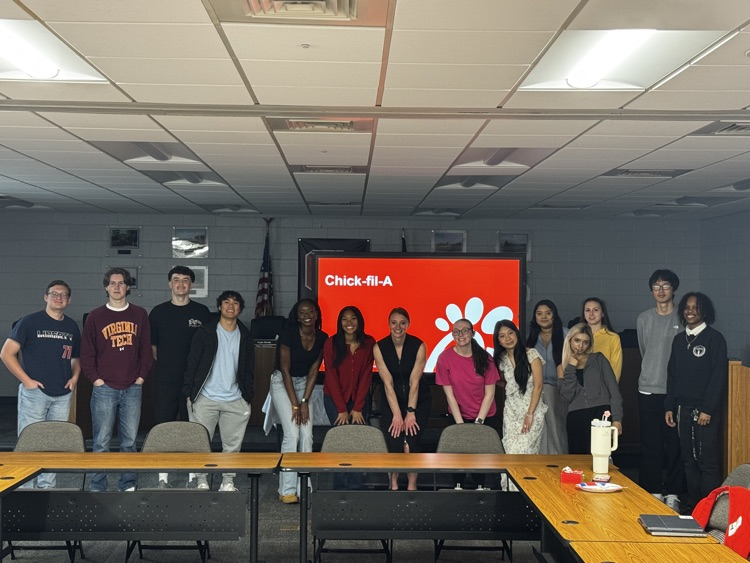 group picture of dual enrollment business students 