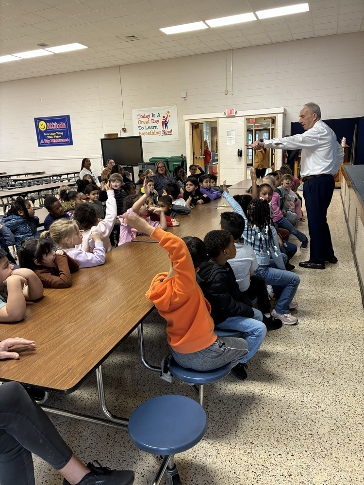 CH Mayor with Students at Lakeview