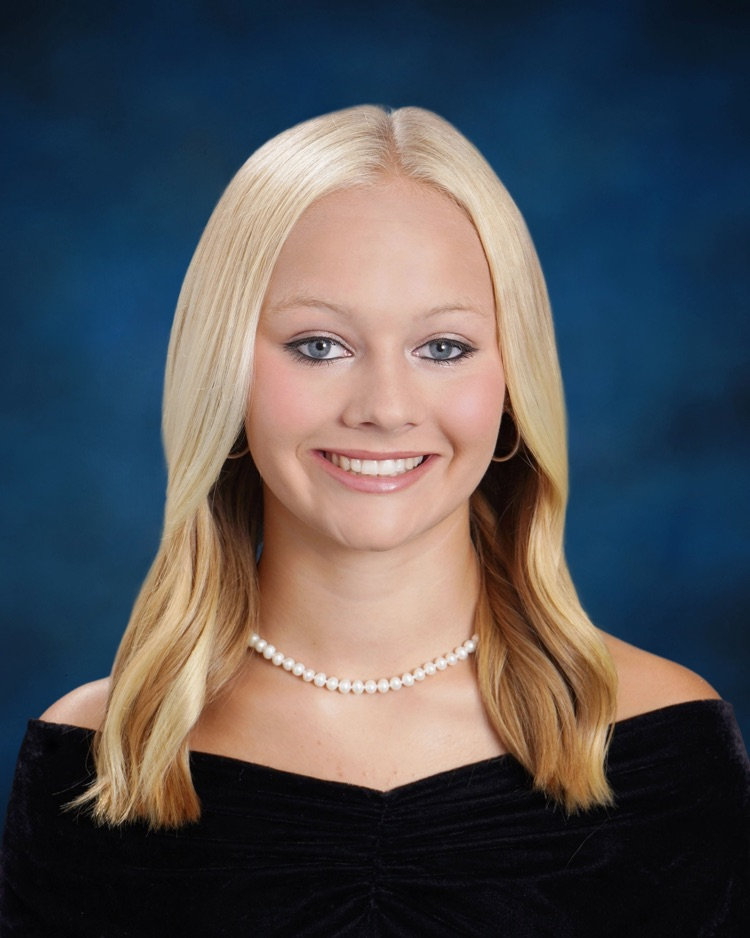 senior portrait of Gwendolyn kapinskis 