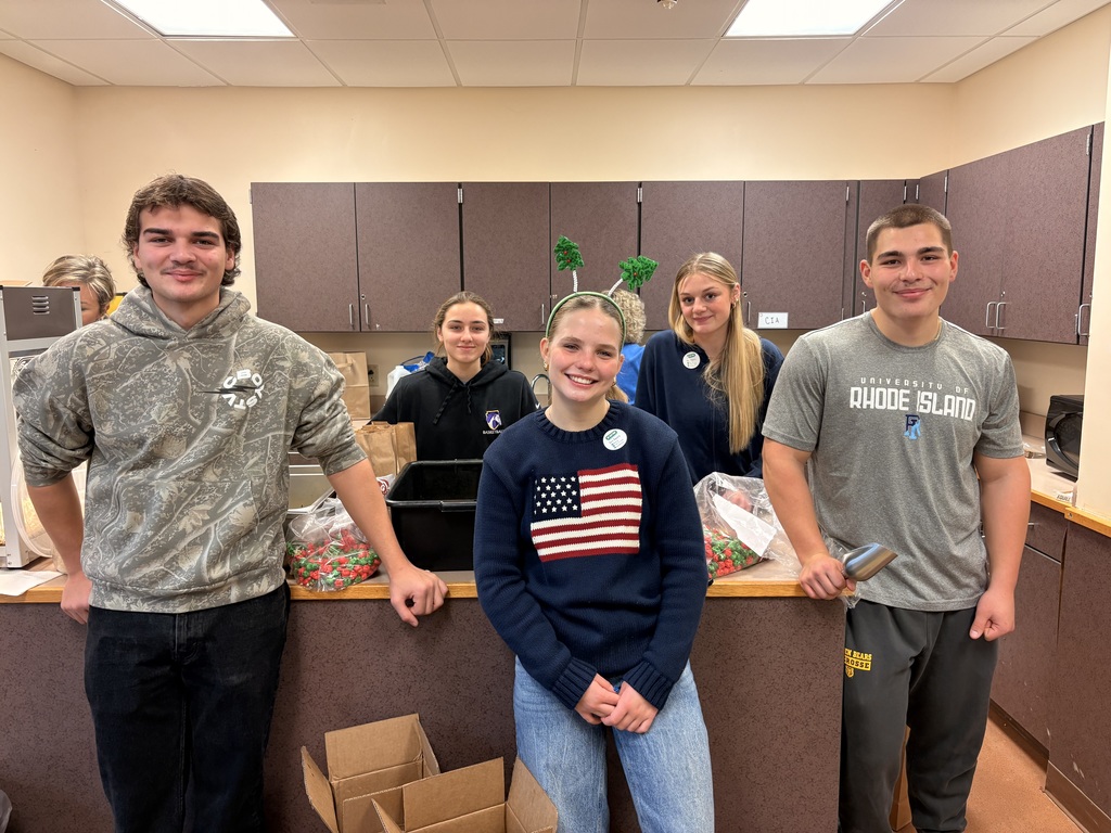 Alumni return for popcorn day