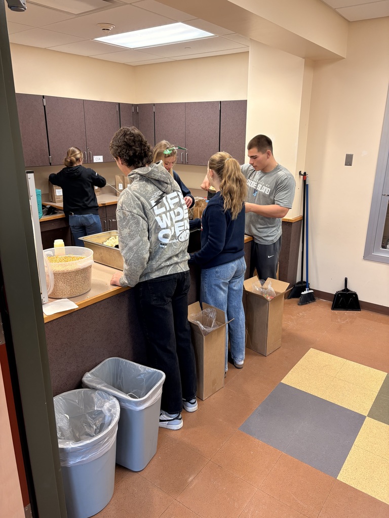 Alumni return for popcorn day