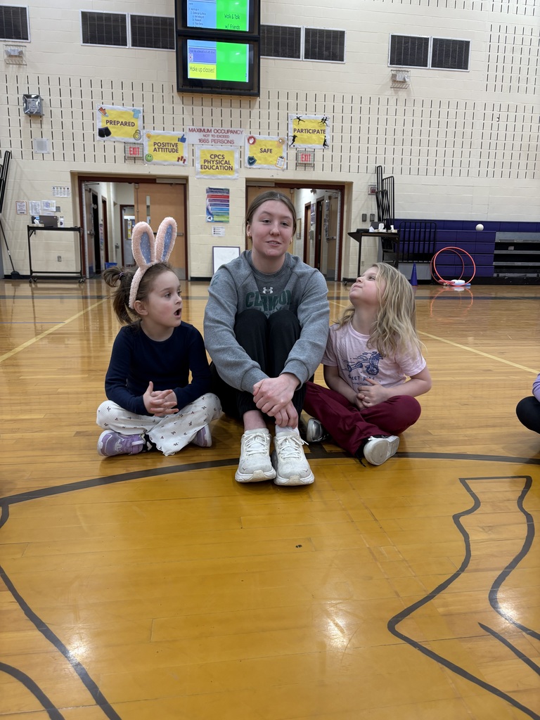 Elementary students and Clarkson hockey player