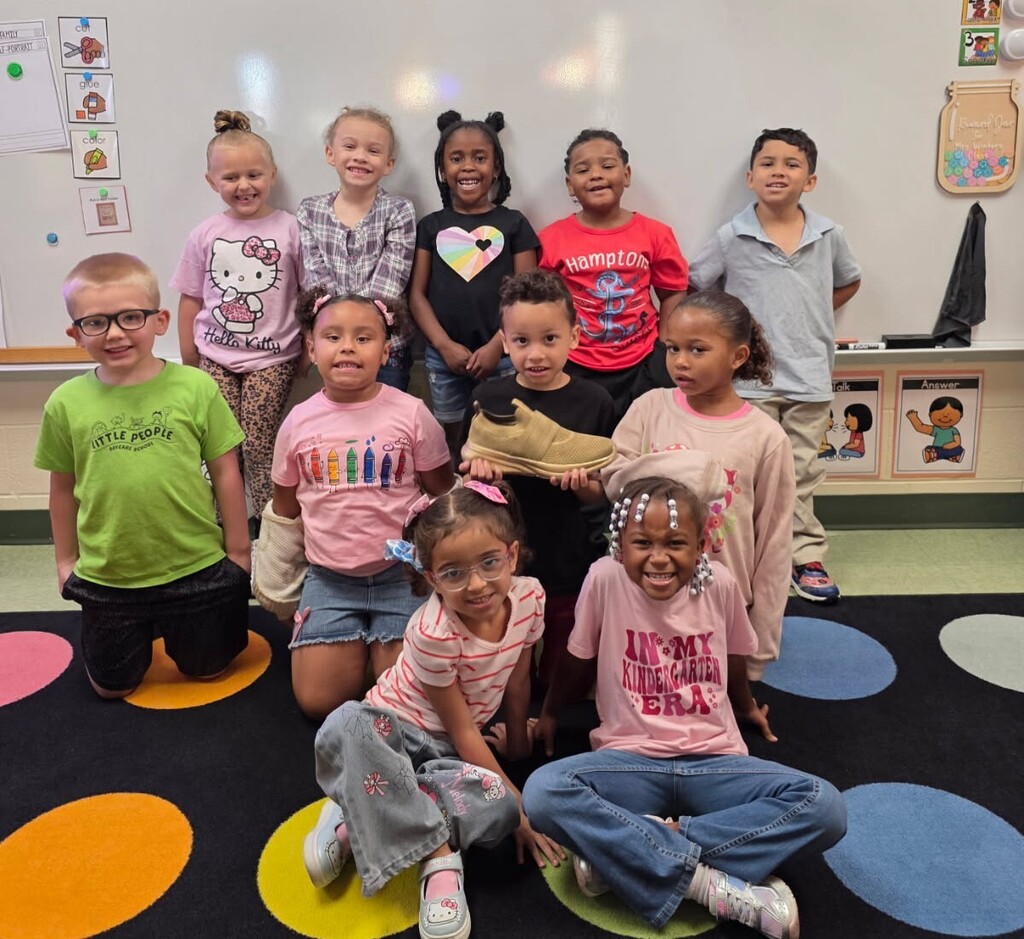 Congratulations to Mrs. Winter’s Kindergarten class for being the first to earn the Golden Sneaker Award in Physical Education! This class demonstrated outstanding responsibility, participation and sportsmanship, and wearing sneakers during their gym classes! Keep up the great work and enjoy showing off the Golden Sneaker until our next winner is announced!