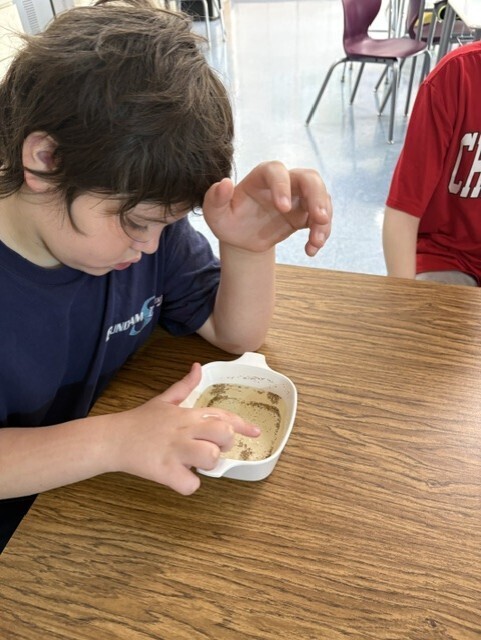 kids washing hands in bowl