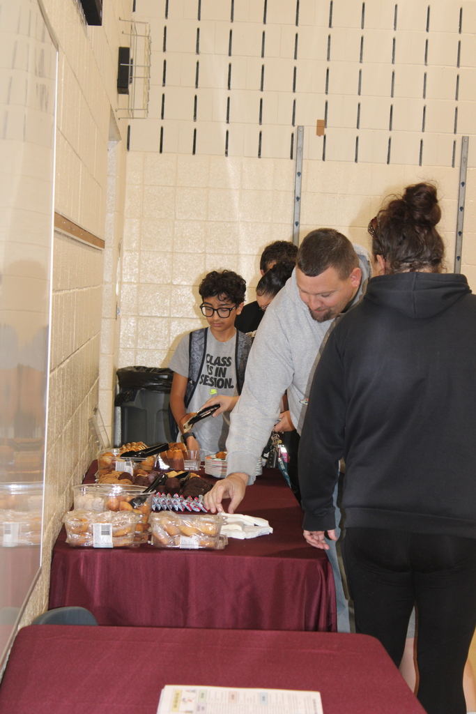 Students and parent getting food 