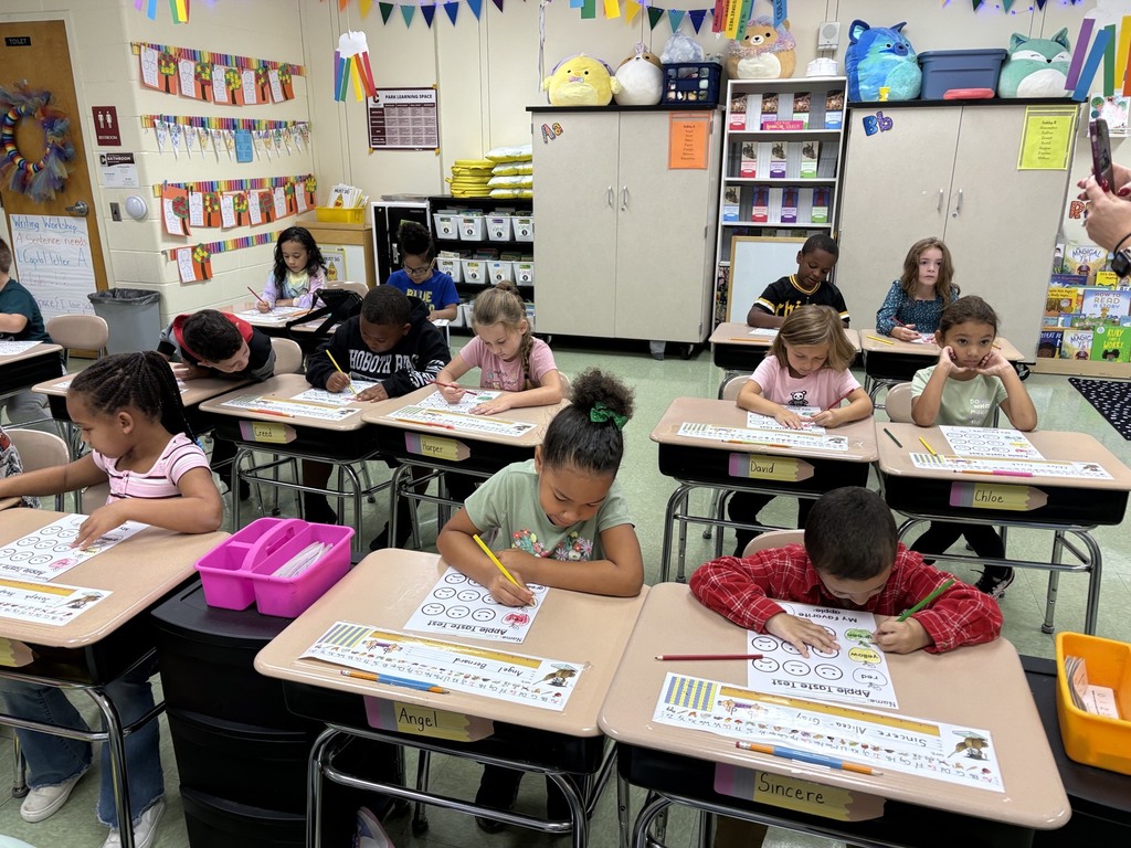 Mrs. Herr’s and Mrs. McCarty’s first grade classes joined together for an exciting apple investigation! Students explored different types of apples by observing, tasting, and comparing them. After sampling the apples, they graphed their favorites and analyzed the results. It was a fun, hands-on learning experience that combined science, math, and teamwork while celebrating the flavors of fall! 🍎