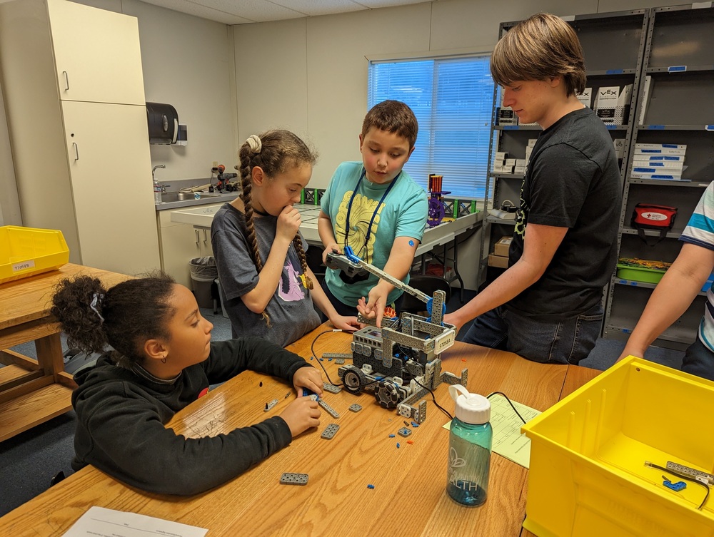 Teen leader teaching robotics