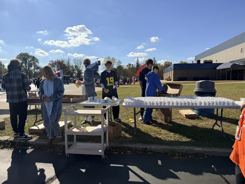 Leadership students at trunk or treat 