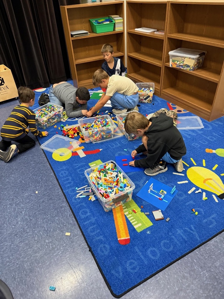 boys building with legos