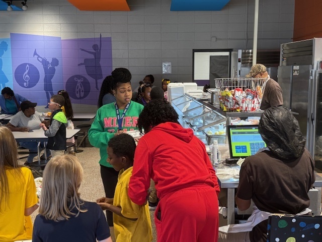 Cook Elementary students get a Thanksgiving meal