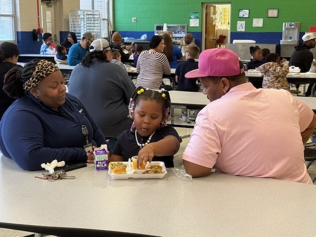Sale Elementary students enjoy a Thanksgiving lunch with their parents