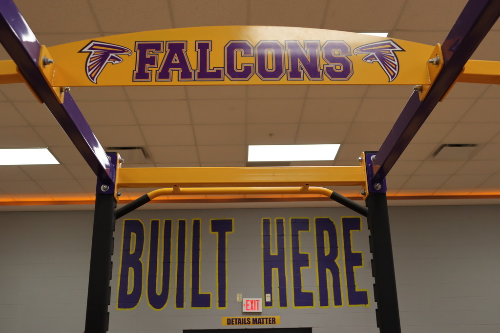 Volunteers help improve CMS Middle School weight room
