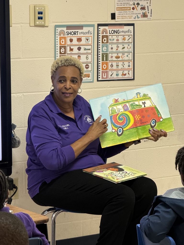 Councilwoman Lavonne Harris reads to students at Stokes Beard Elementary.