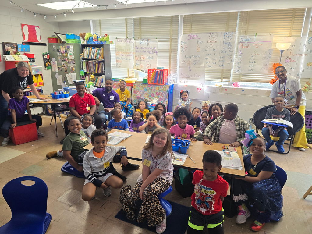 Cook students pose for a picture after City Councilman Roderick Smith read to the class.