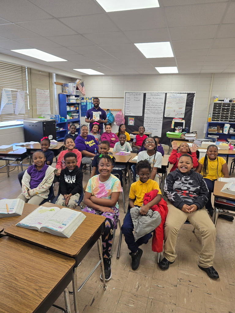Cook students pose for a picture after City Councilman Roderick Smith read to the class.