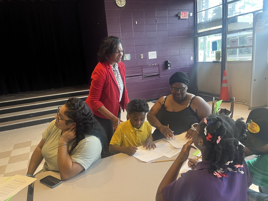 Parents at Fairview Elementary's MAAP meeting.