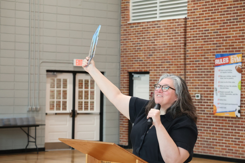 Friendly City Books Founder and Owner Emily Liner speaks to Hunt Intermediate students at an Earth Day event.