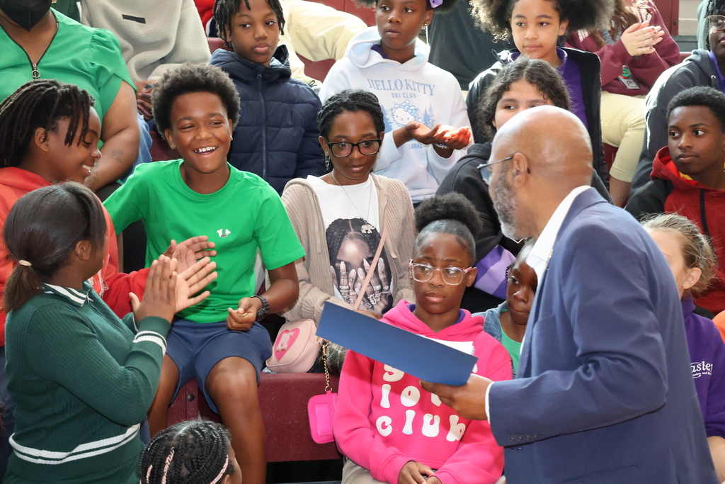 Columbus Mayor Stephen Jones give a prize to a Hunt student at an Earth Day event.