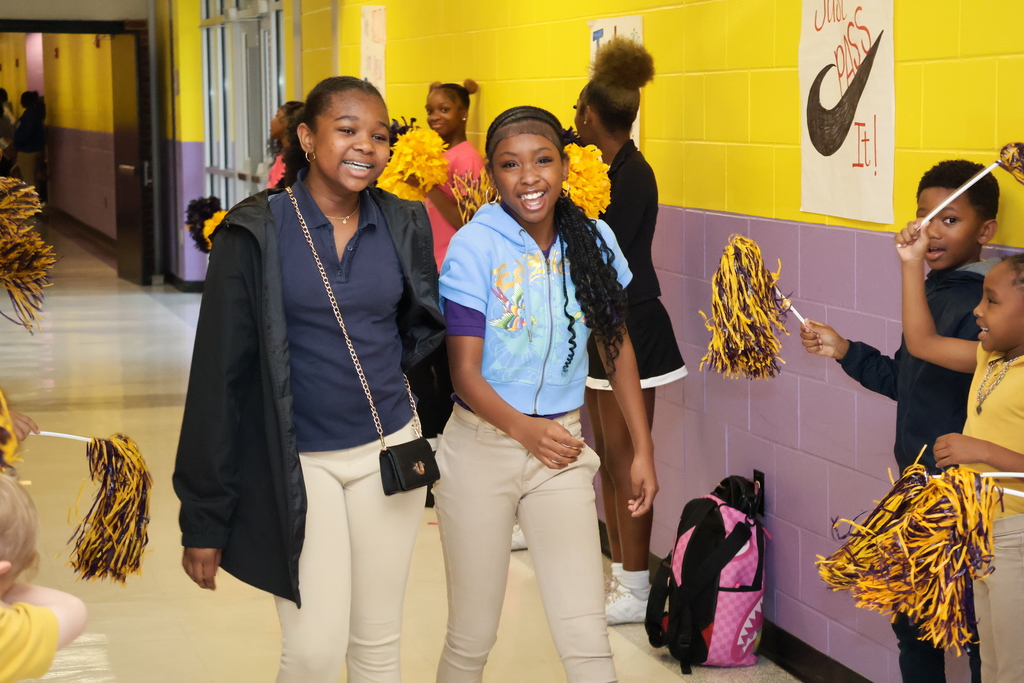 Elementary students cheer on Columbus Middle School students before they take state tests. 