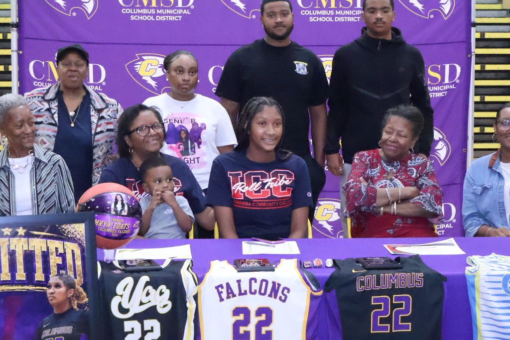 Kamryn Coats signs to play college basketball at Itawamba Community College. 