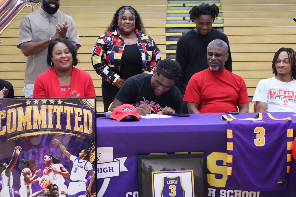 Max Leach signs to play college basketball at Mississippi Delta Community College. 