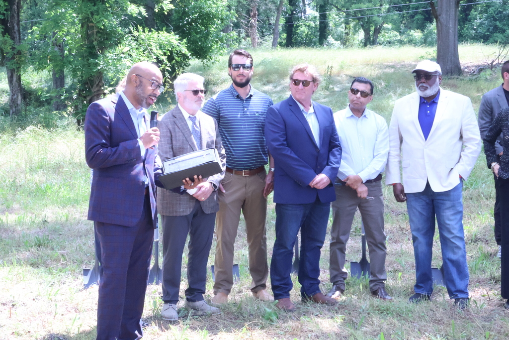 Columbus Mayor Stephen Jones speaking at the Parkview Groundbreaking Ceremony. 