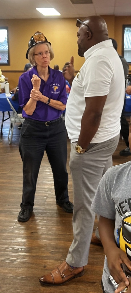 Dr. Chapman speaks to former CMSD Board of Trustees member Dr. Jo Shumake during the recent Night Out on Crime event in Columbus.