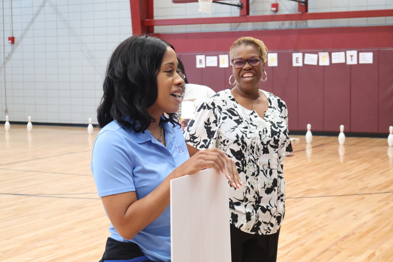 BlueCross BlueShield presents a check to Hunt students