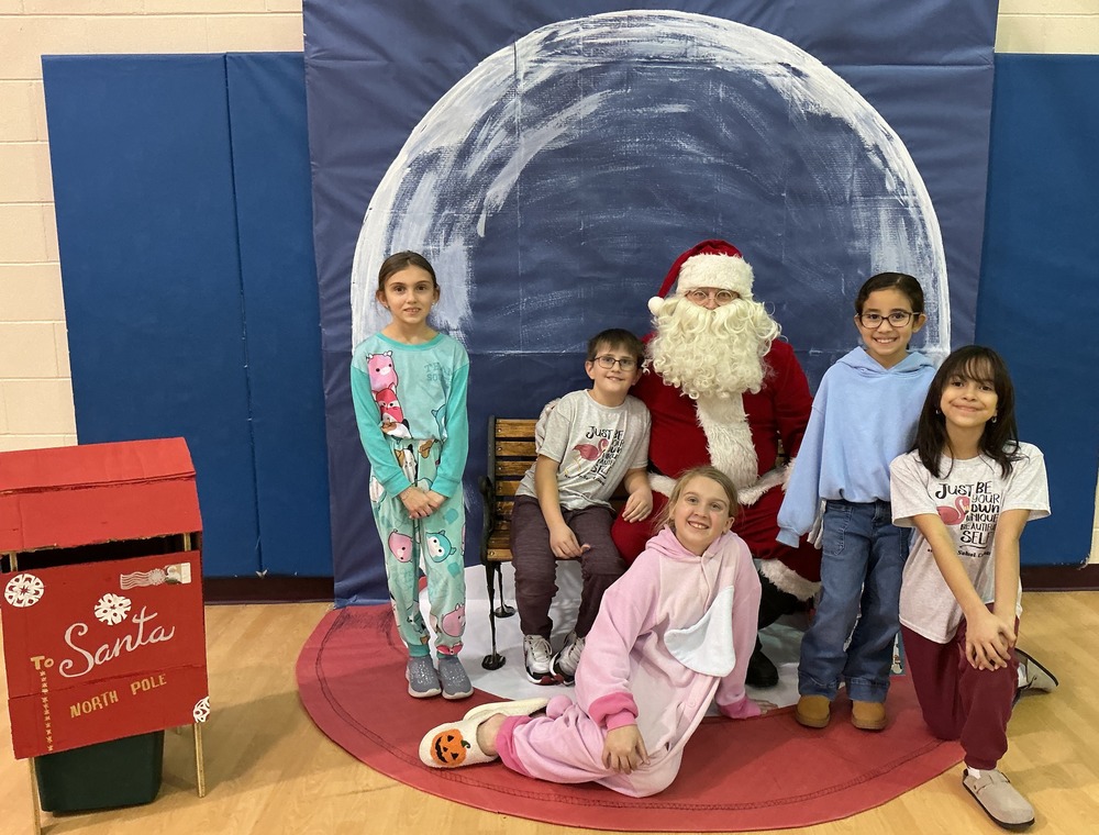 Student Council posing with Santa