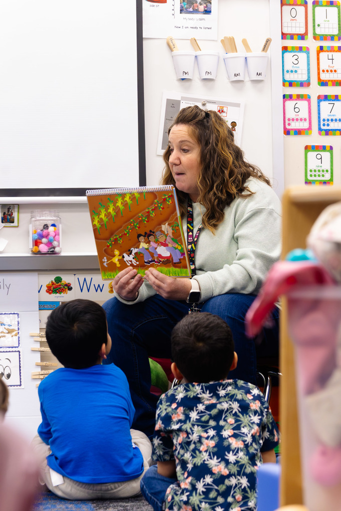teacher telling her class a story about a farm