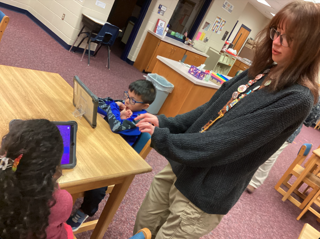 Ms. Johnson helping students in media class