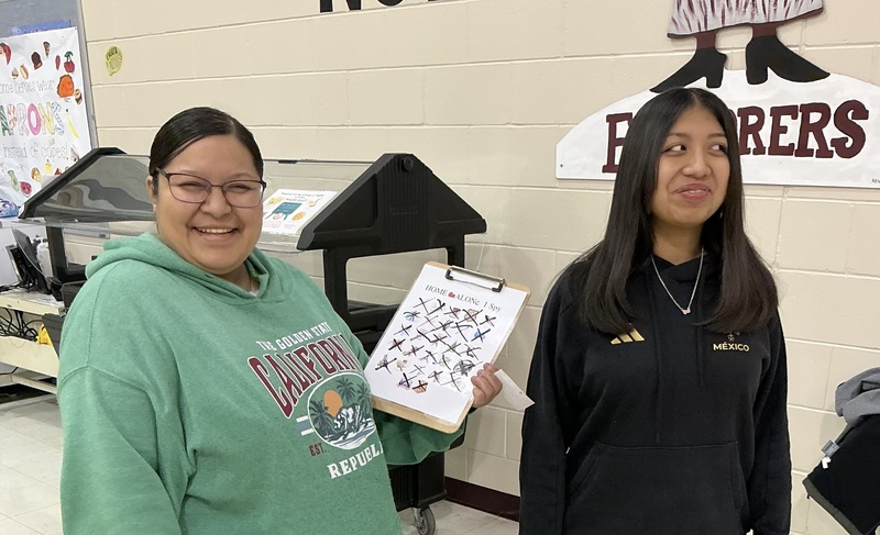 Two people doing scavenger hunt