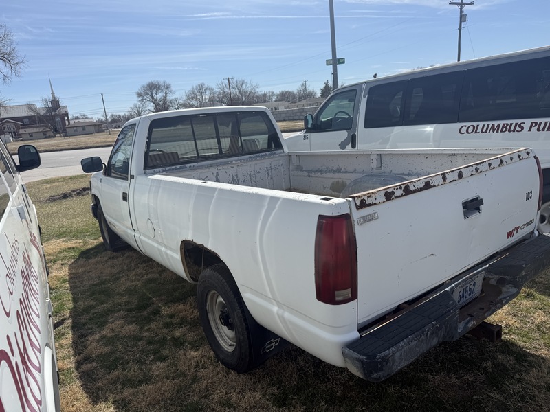 1990 Chevy Pickup White showing rear end