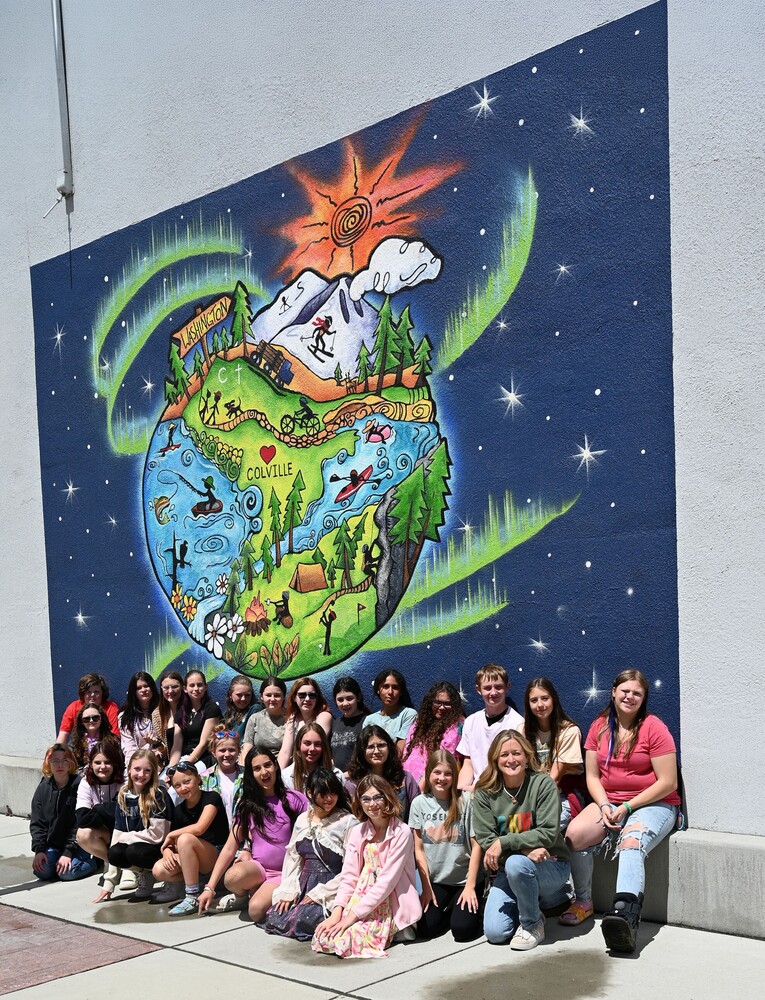 CJHS Art Students Paint Mural